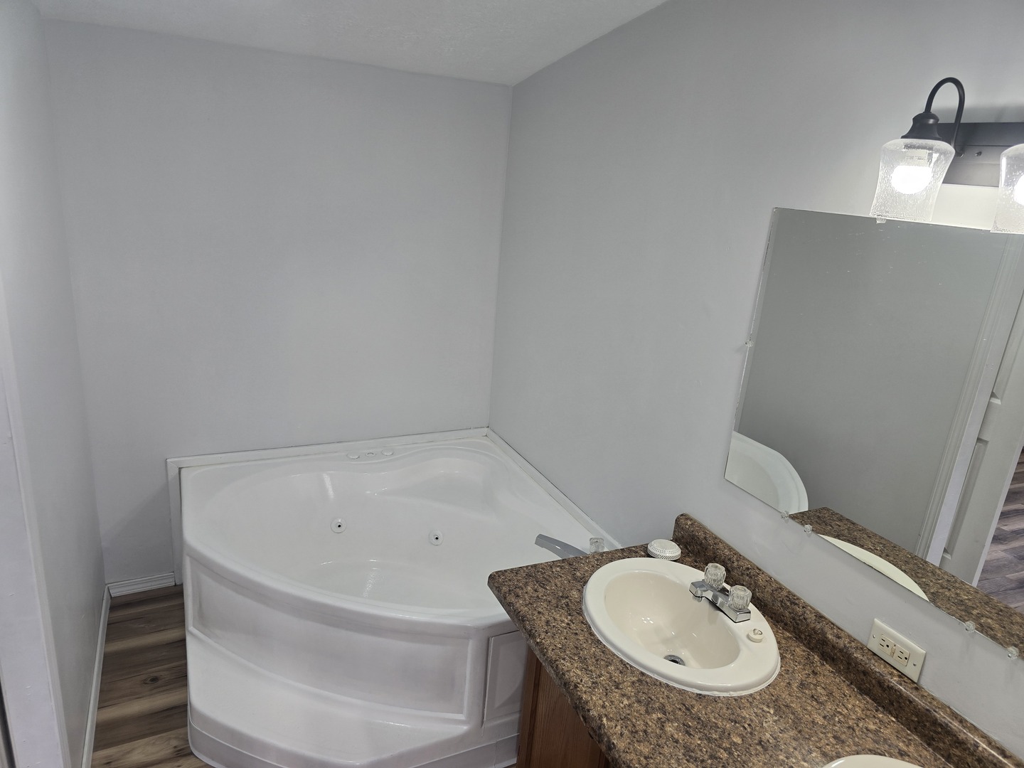 6 Leo Drive, Bloomington, IL 61701