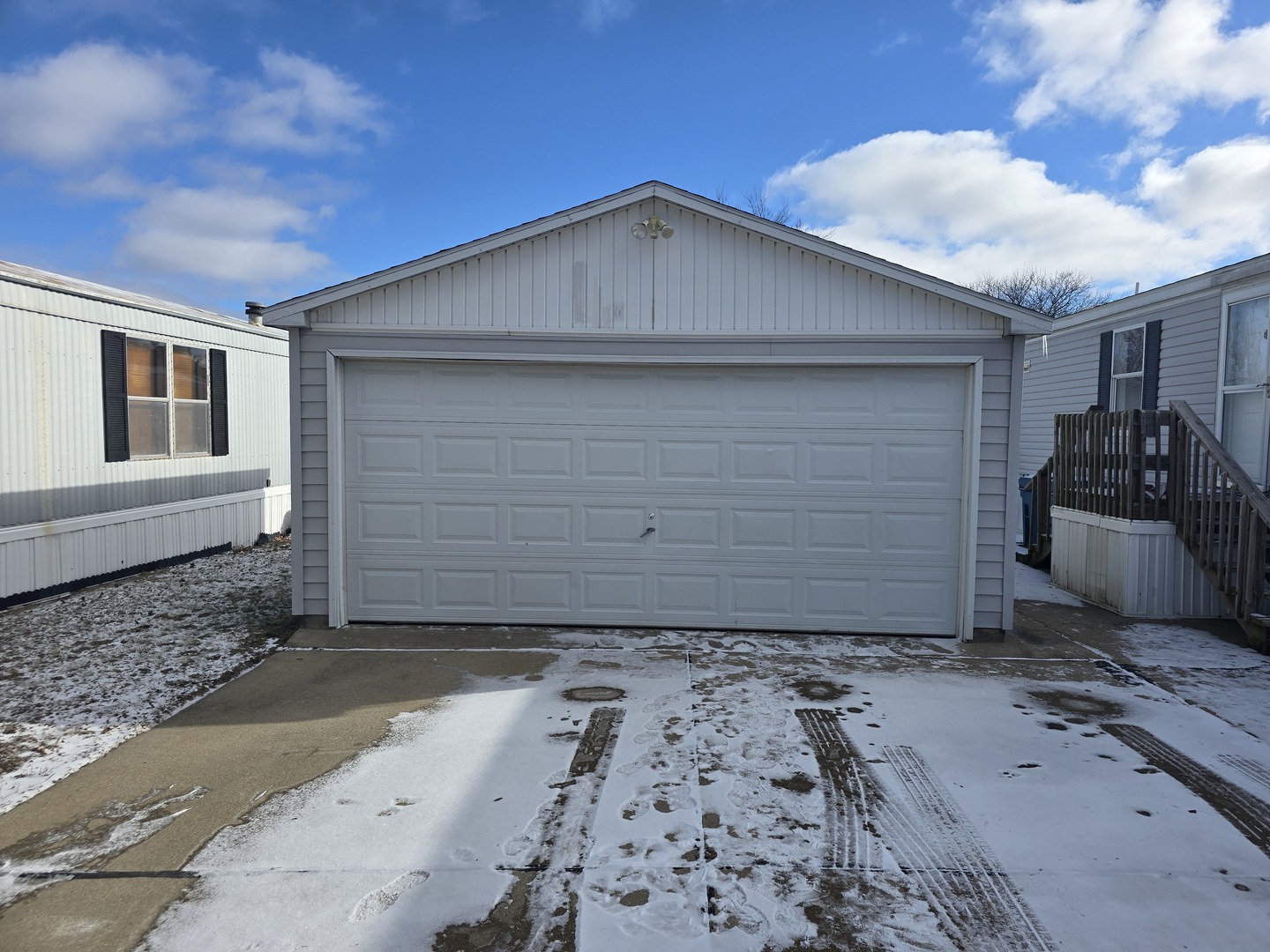 6 Leo Drive, Bloomington, IL 61701