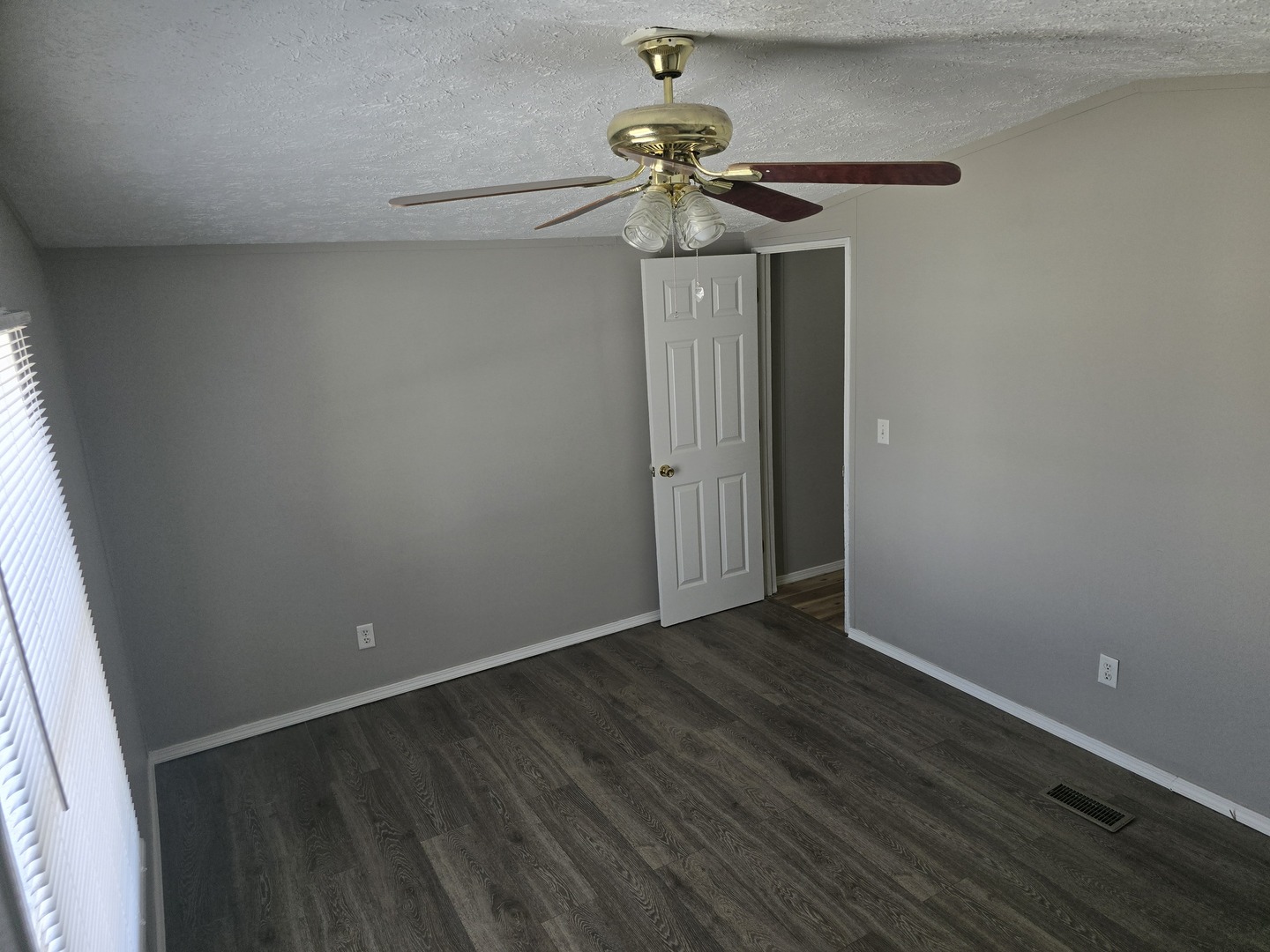 6 Leo Drive, Bloomington, IL 61701