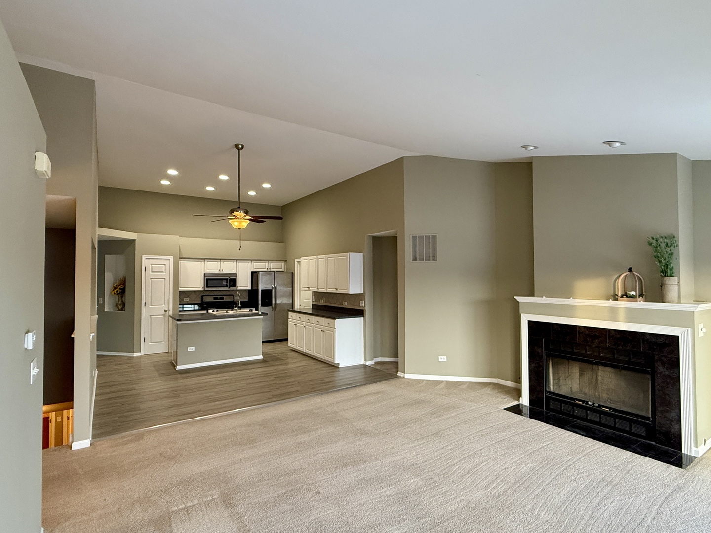 2732 Flagstone Circle, Naperville, IL 60564