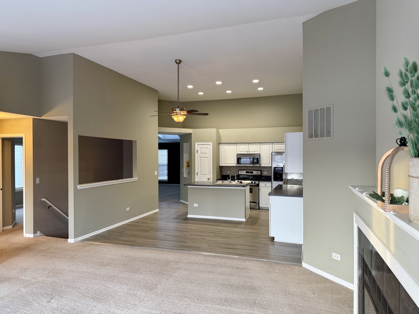 2732 Flagstone Circle, Naperville, IL 60564