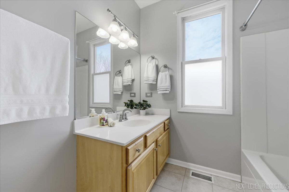 1098 Cleveland Avenue, Batavia, IL 60510