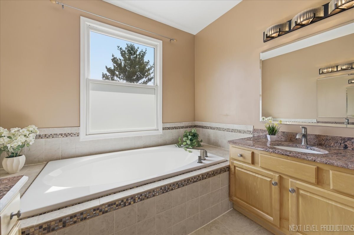 1098 Cleveland Avenue, Batavia, IL 60510