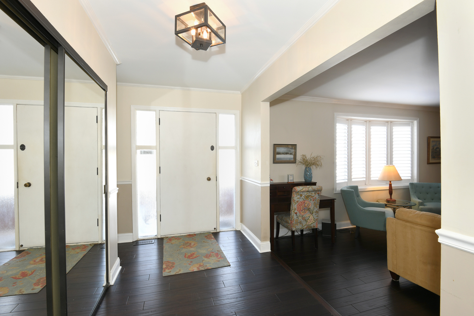 1819 W Thornwood Lane, Mount Prospect, IL 60056