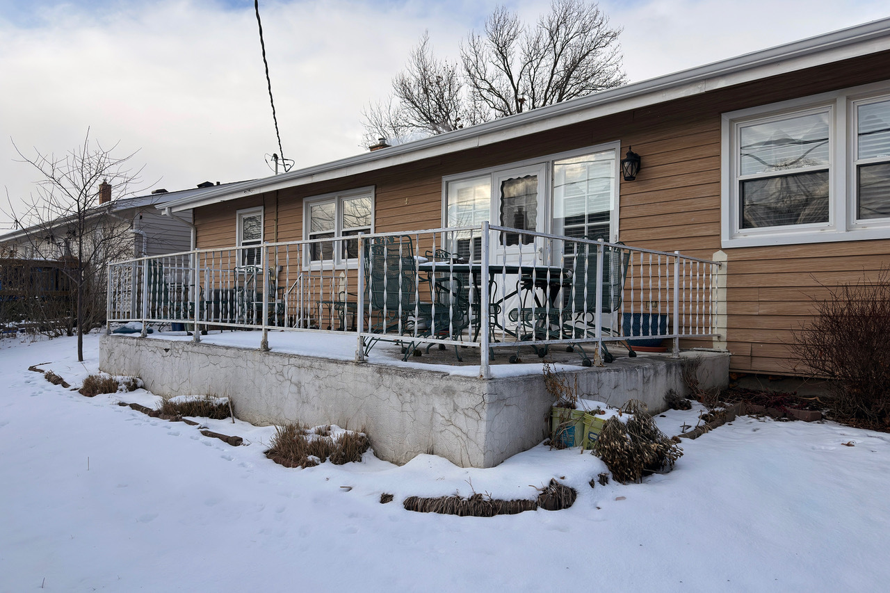 1819 W Thornwood Lane, Mount Prospect, IL 60056