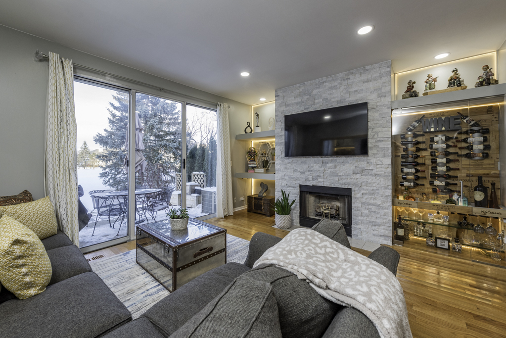 17828 W Salisbury Drive, Gurnee, IL 60031