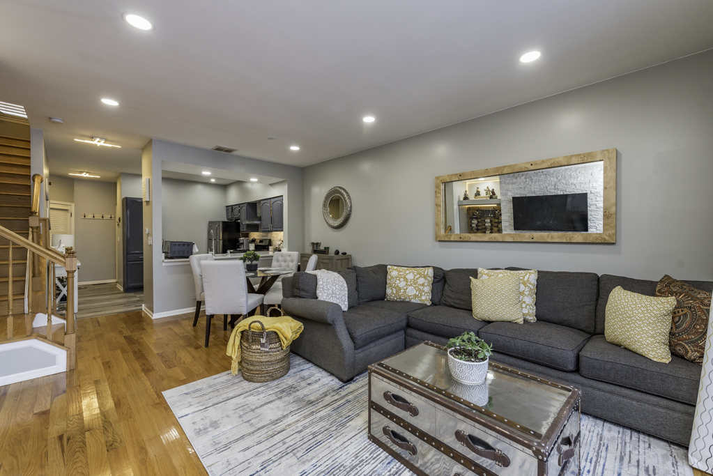 17828 W Salisbury Drive, Gurnee, IL 60031