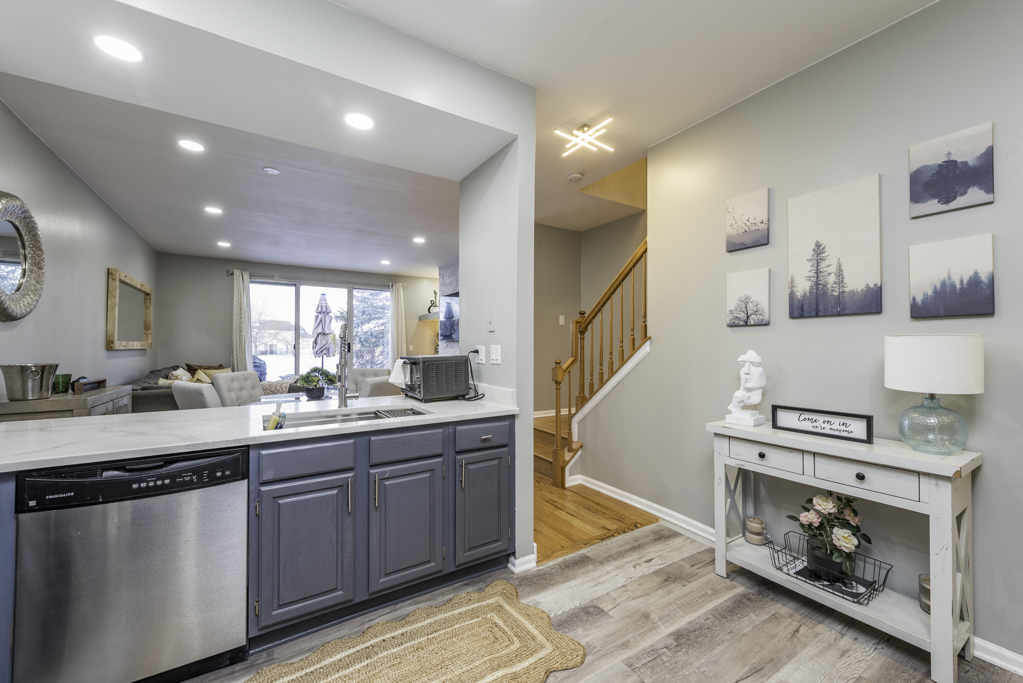 17828 W Salisbury Drive, Gurnee, IL 60031