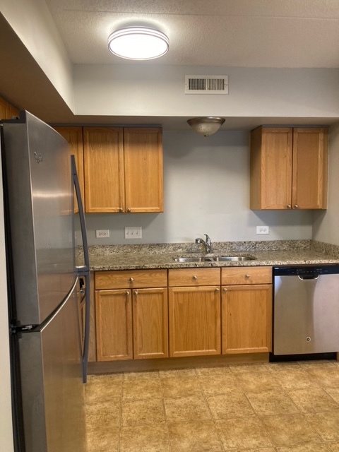 655 Perrie Drive #305, Elk Grove Village, IL 60007