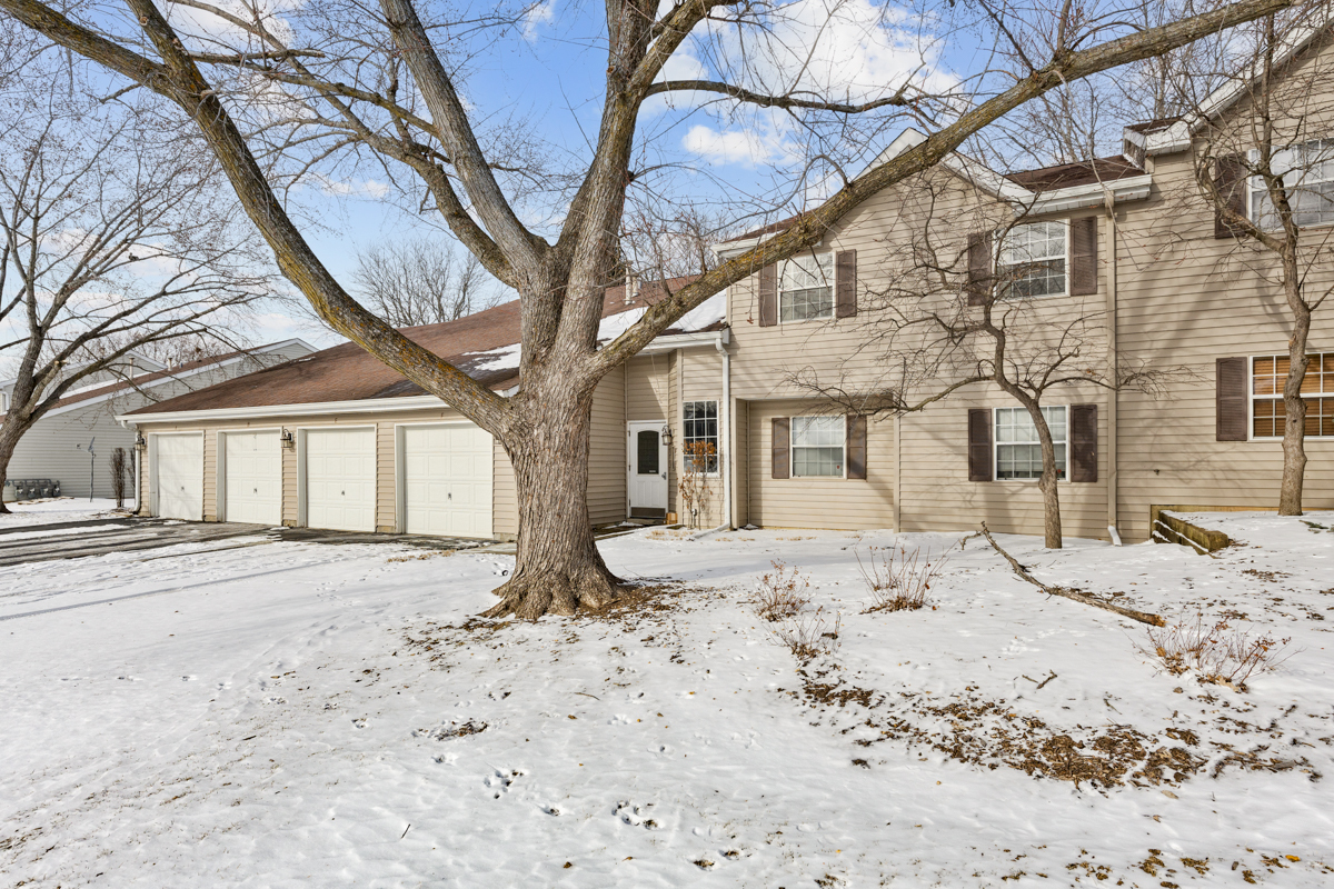 46 Gant Circle #A, Streamwood, IL 60107