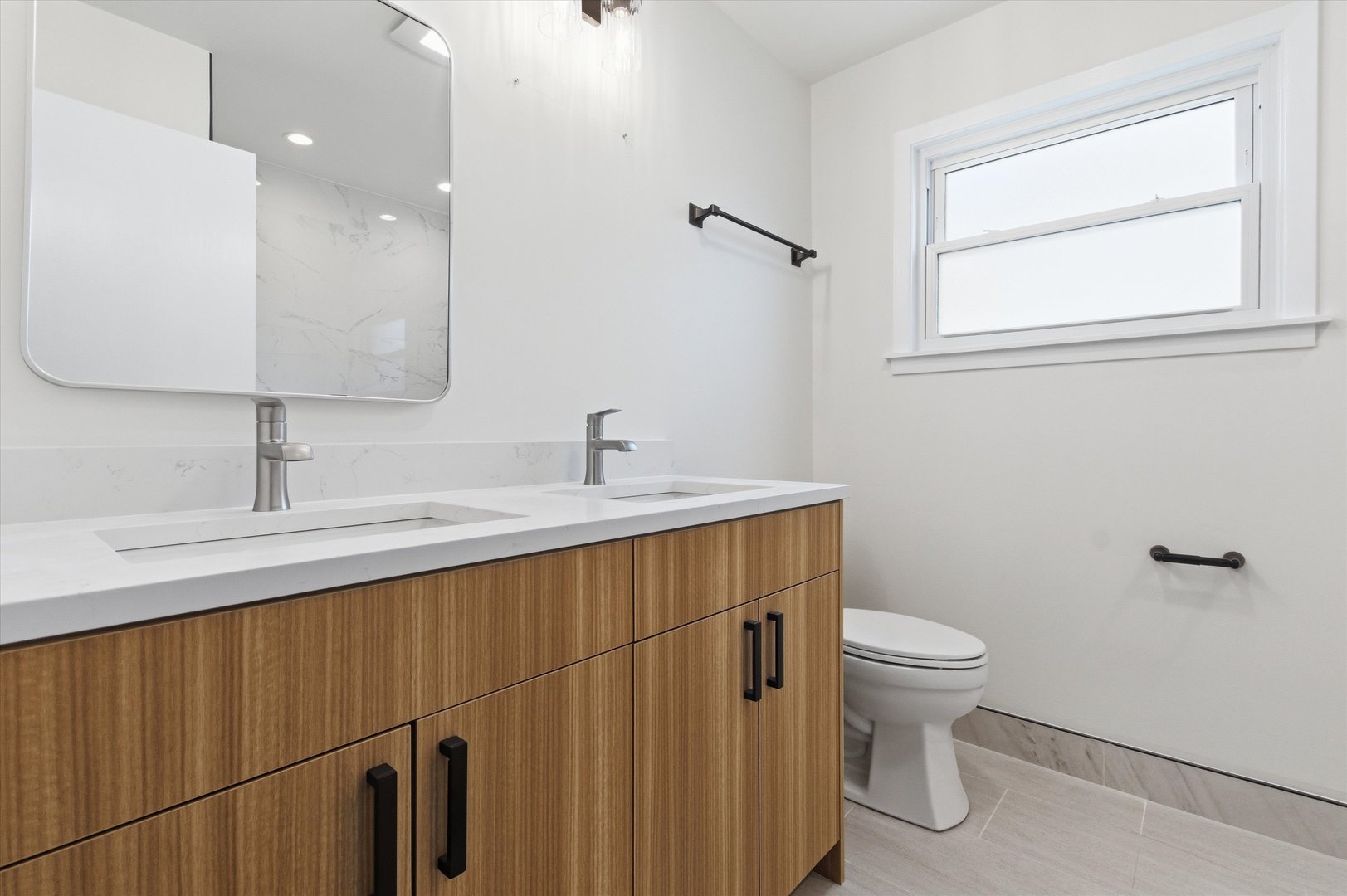 5915 N Milwaukee Avenue #1, Chicago, IL 60646