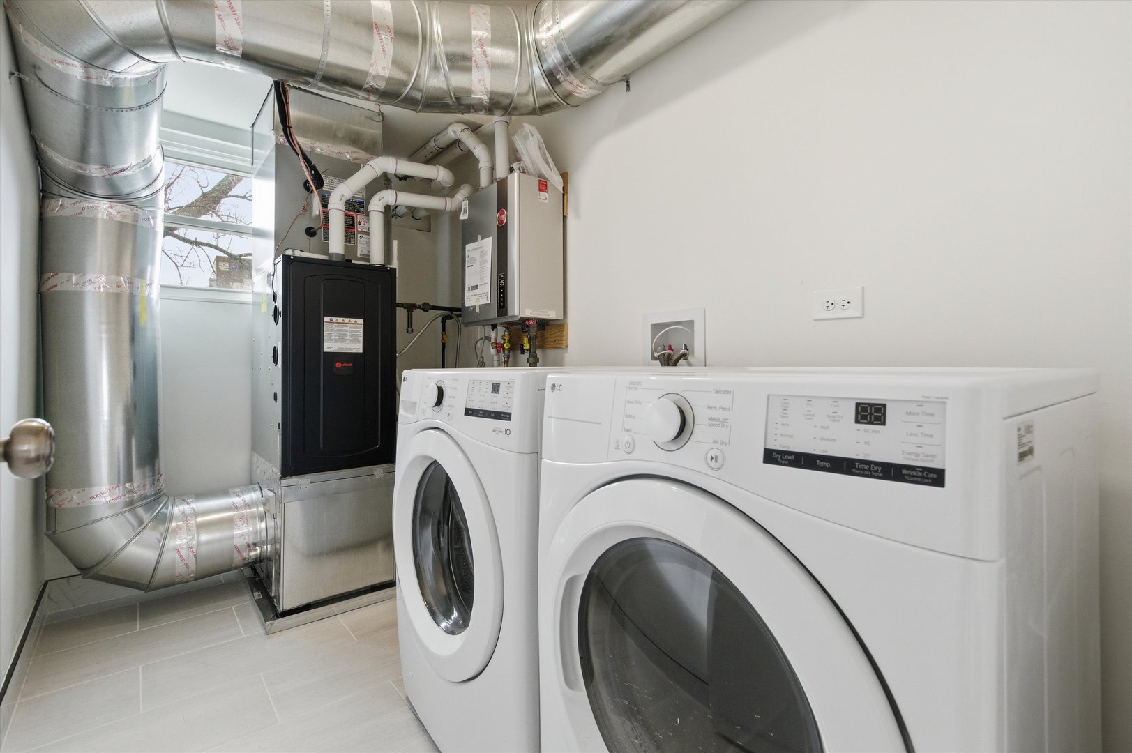 5915 N Milwaukee Avenue #1, Chicago, IL 60646