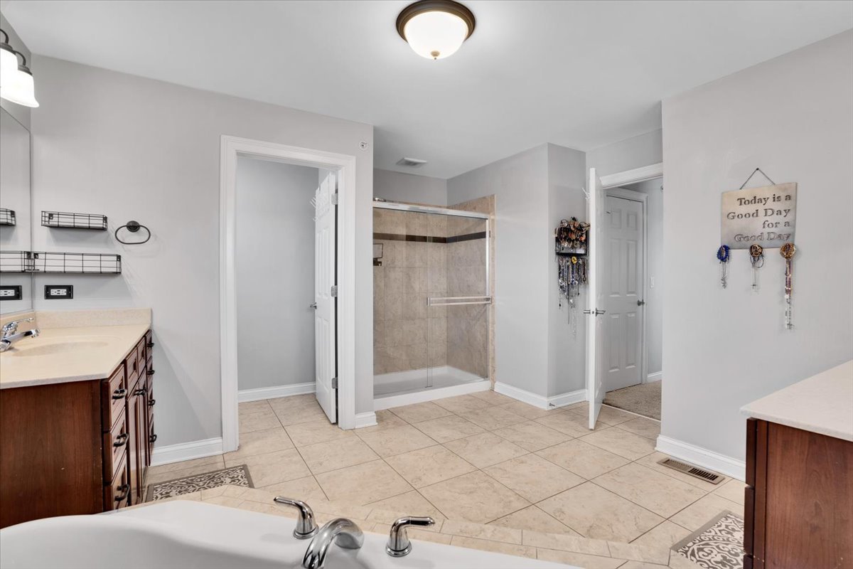 1358 Karen Drive, West Dundee, IL 60118