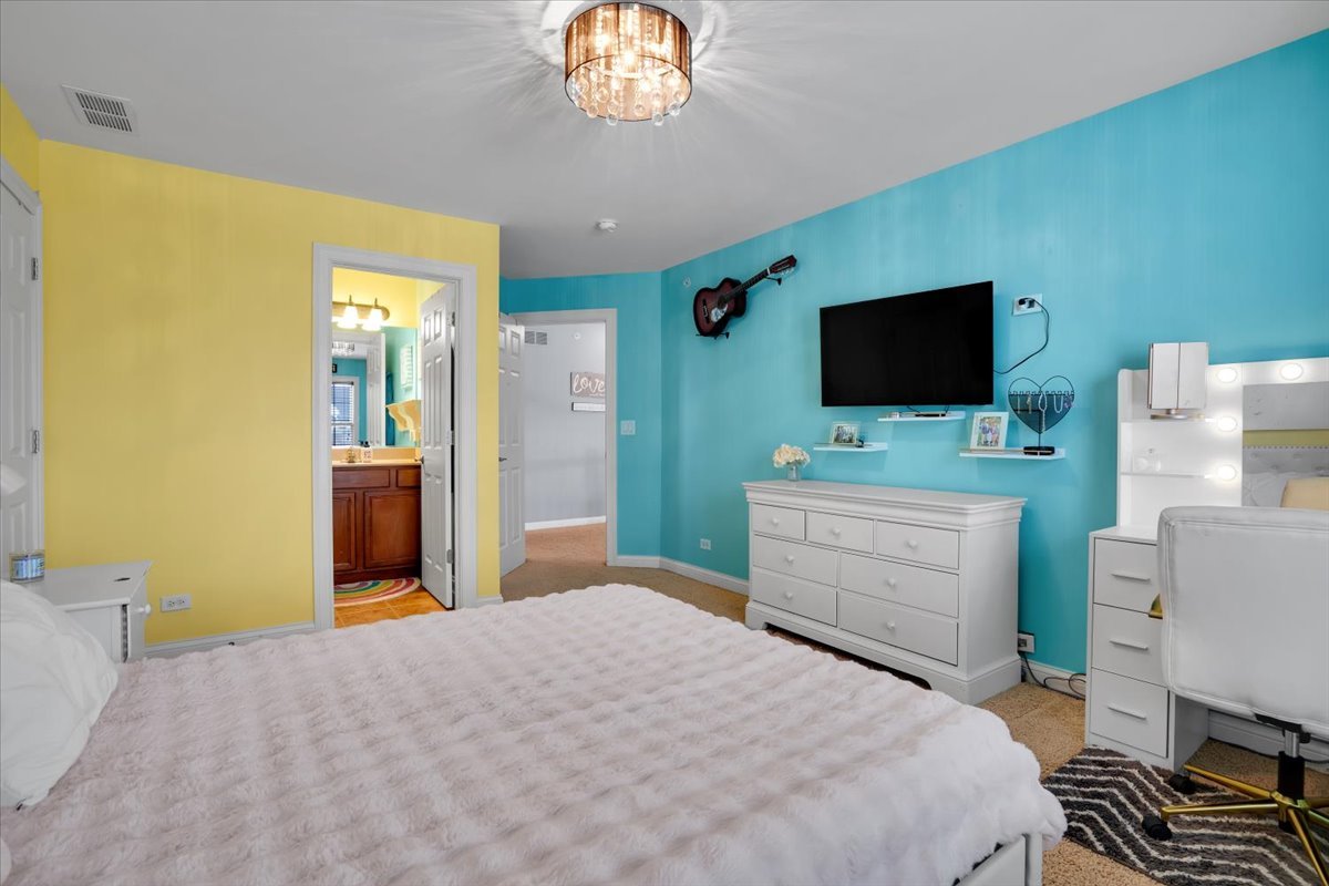 1358 Karen Drive, West Dundee, IL 60118