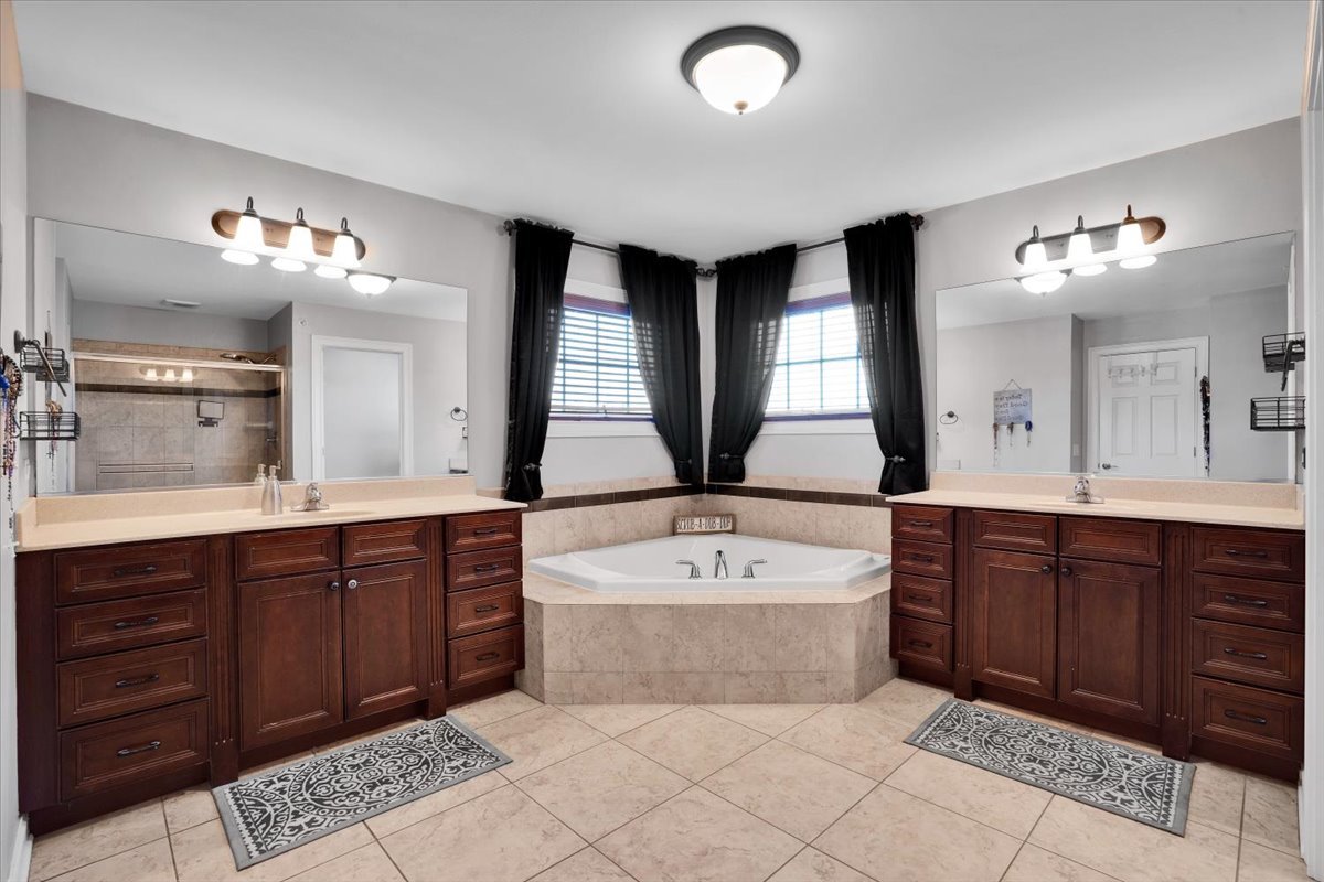 1358 Karen Drive, West Dundee, IL 60118