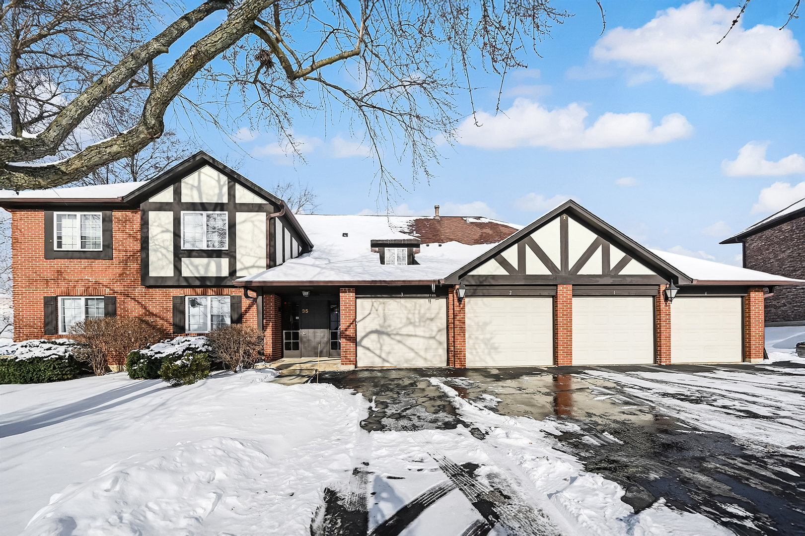 35 Shawnee Trail #1, Indian Head Park, IL 60525