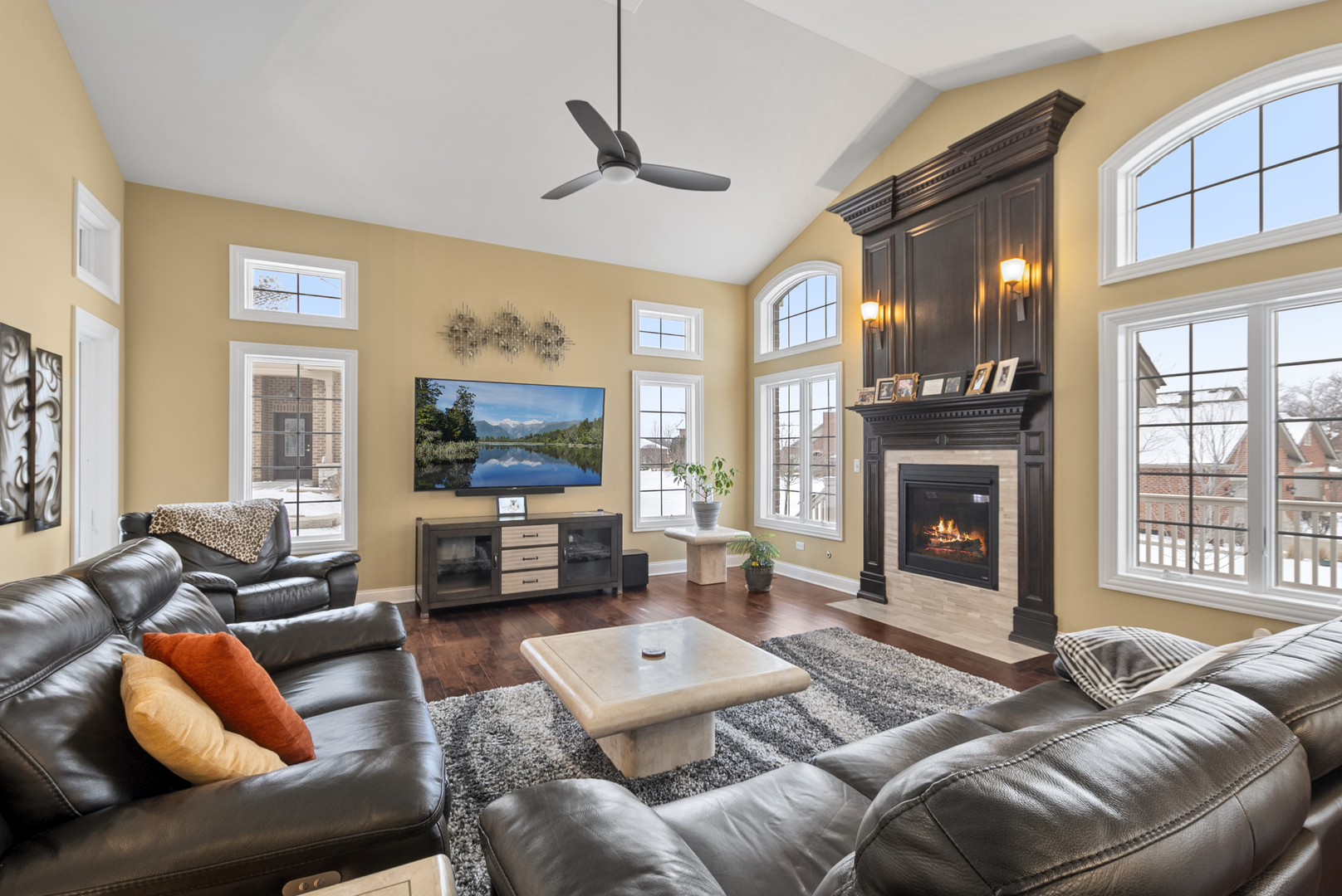 9175 Holland Harbour Circle, Frankfort, IL 60423