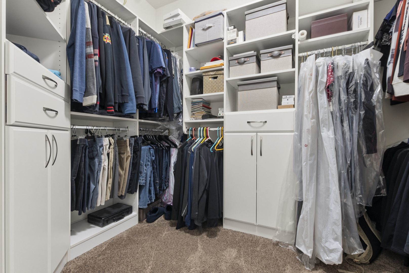 9175 Holland Harbor Circle, Frankfort, IL 60423