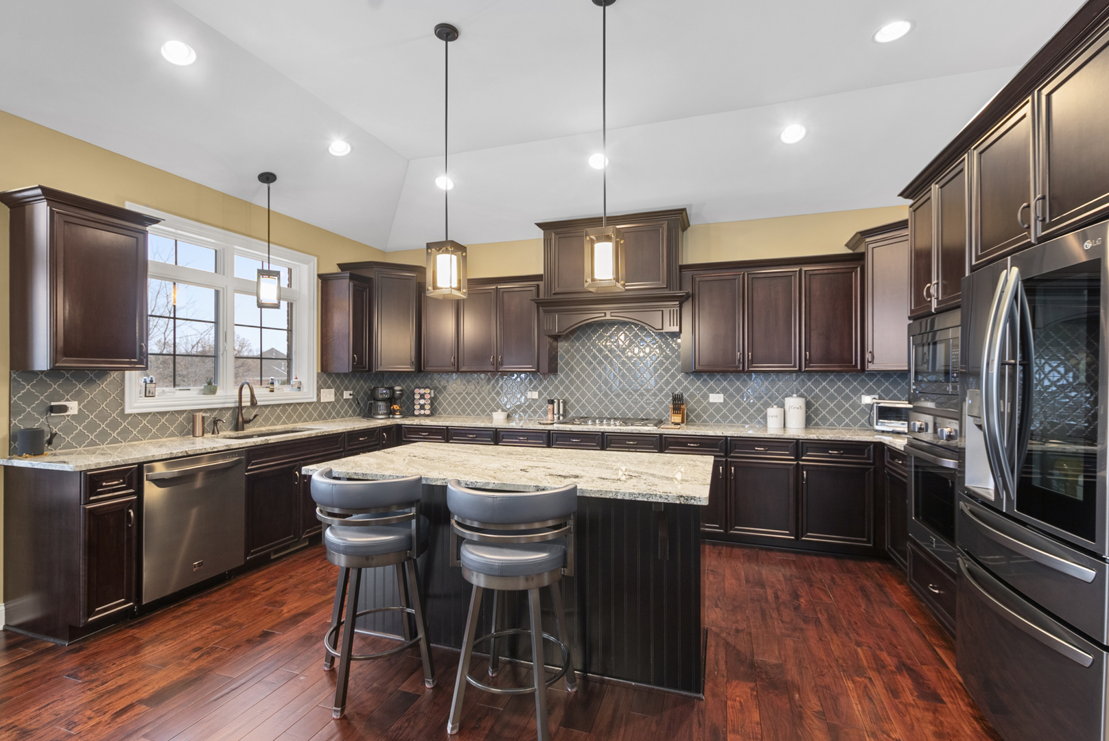 9175 Holland Harbor Circle, Frankfort, IL 60423