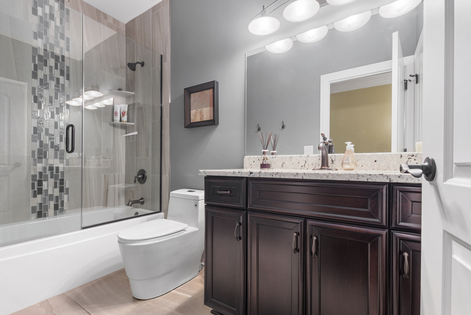 9175 Holland Harbor Circle, Frankfort, IL 60423