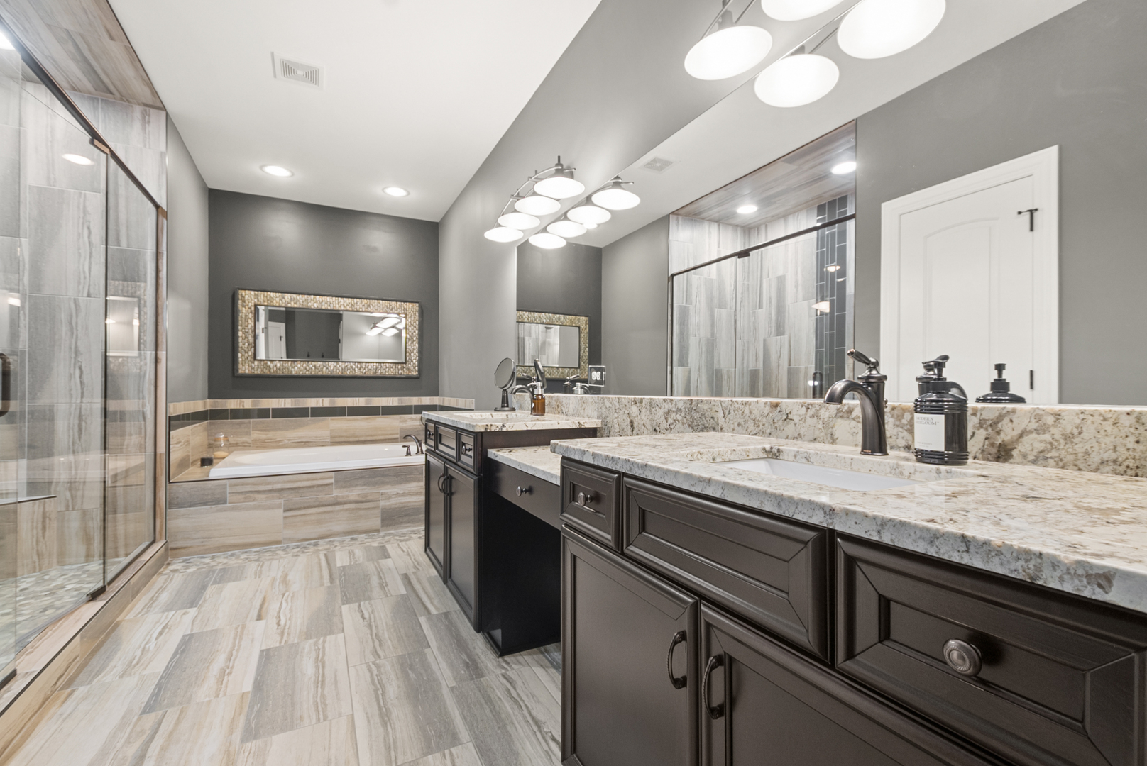 9175 Holland Harbor Circle, Frankfort, IL 60423