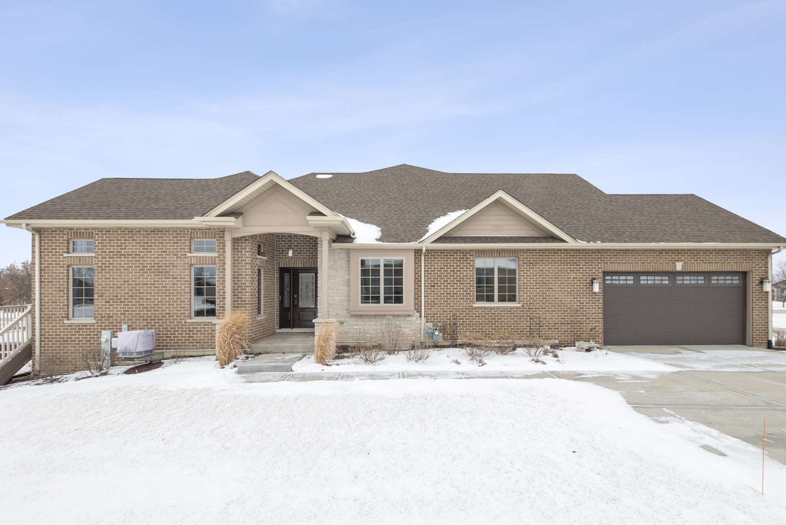 9175 Holland Harbour Circle, Frankfort, IL 60423