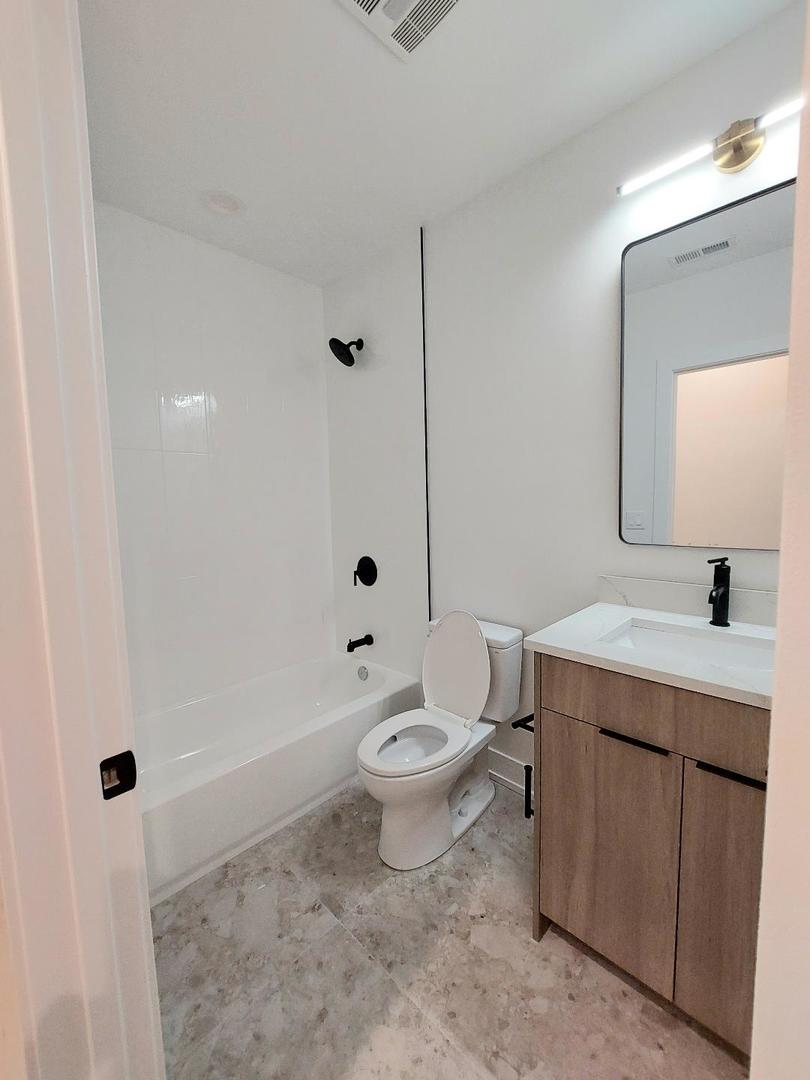 4625 S Michigan Avenue #2, Chicago, IL 60653