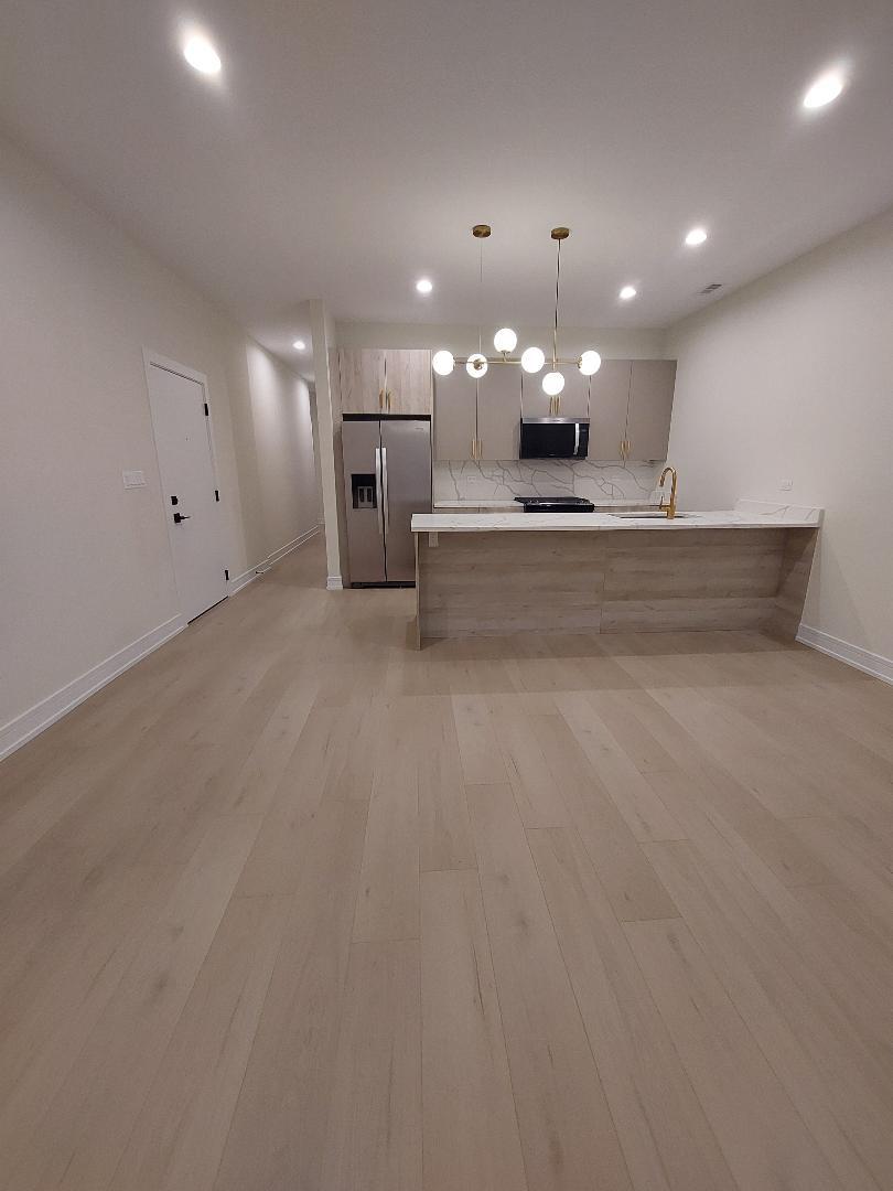 4625 S Michigan Avenue #2, Chicago, IL 60653