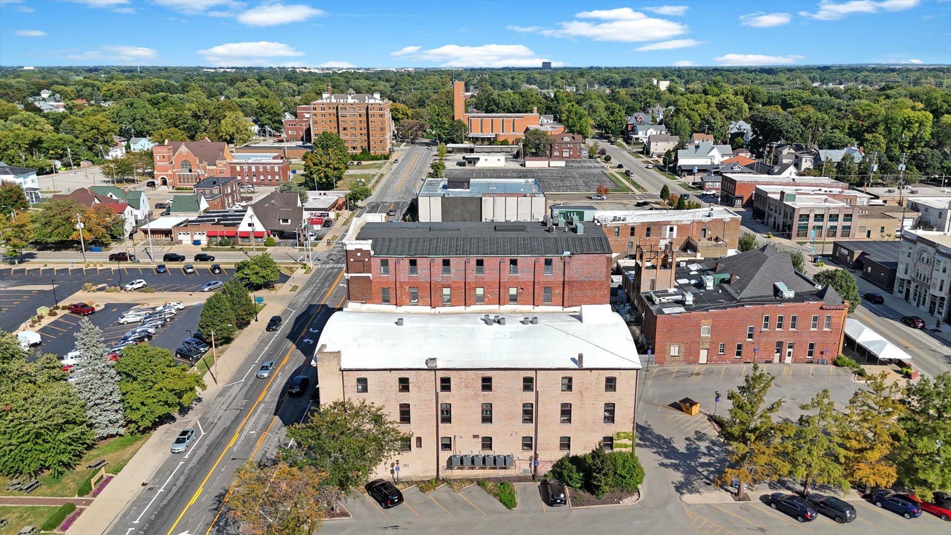 209 E Washington Street #5, Bloomington, IL 61701