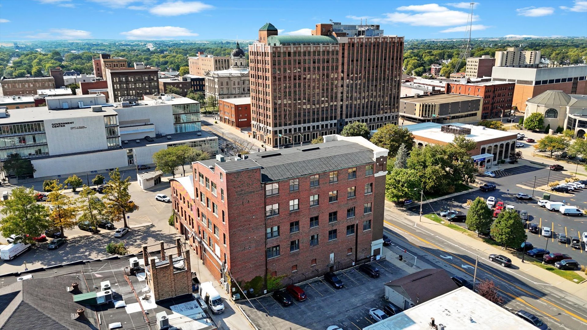 209 E Washington Street #5, Bloomington, IL 61701