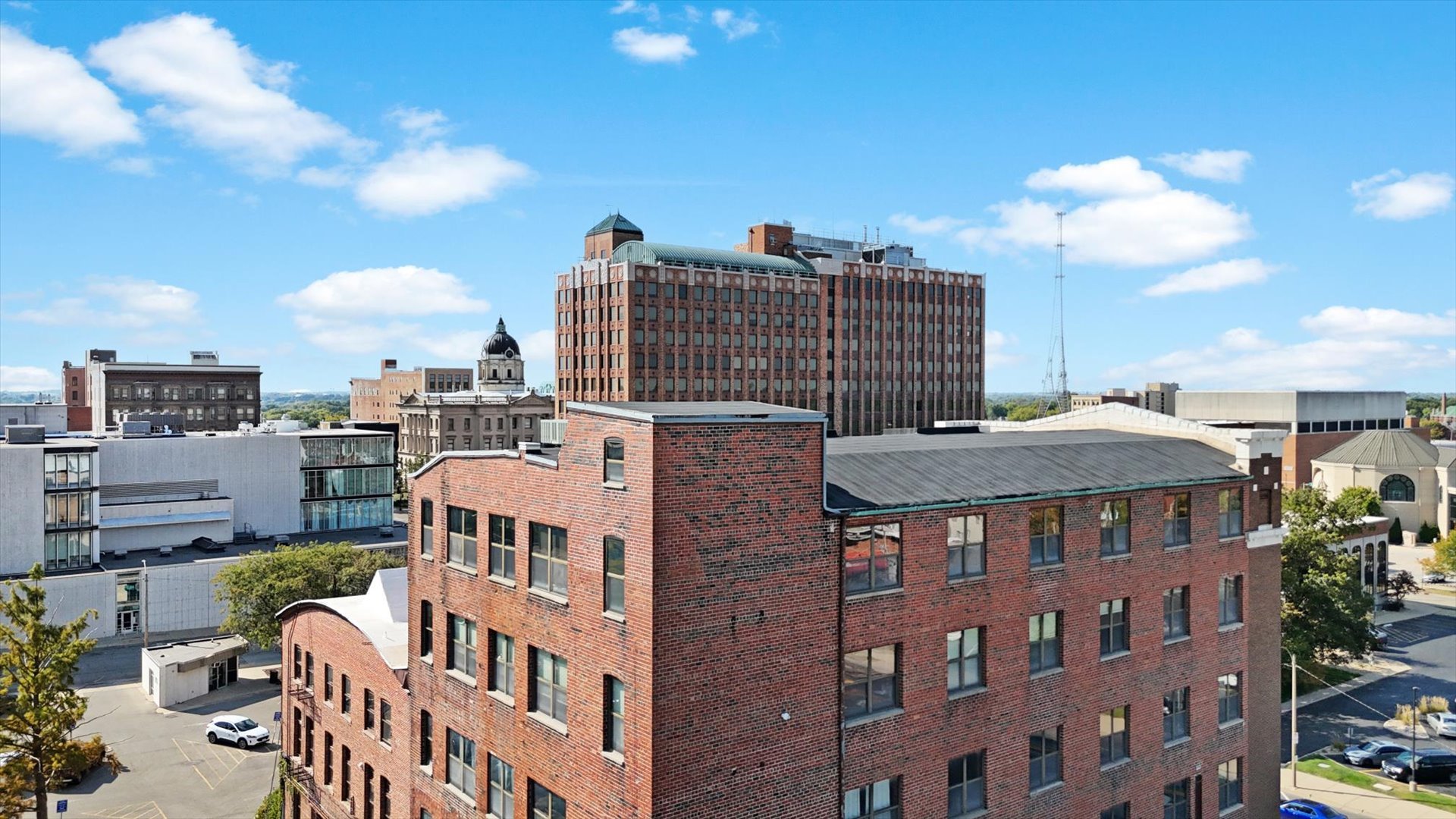 209 E Washington Street #5, Bloomington, IL 61701