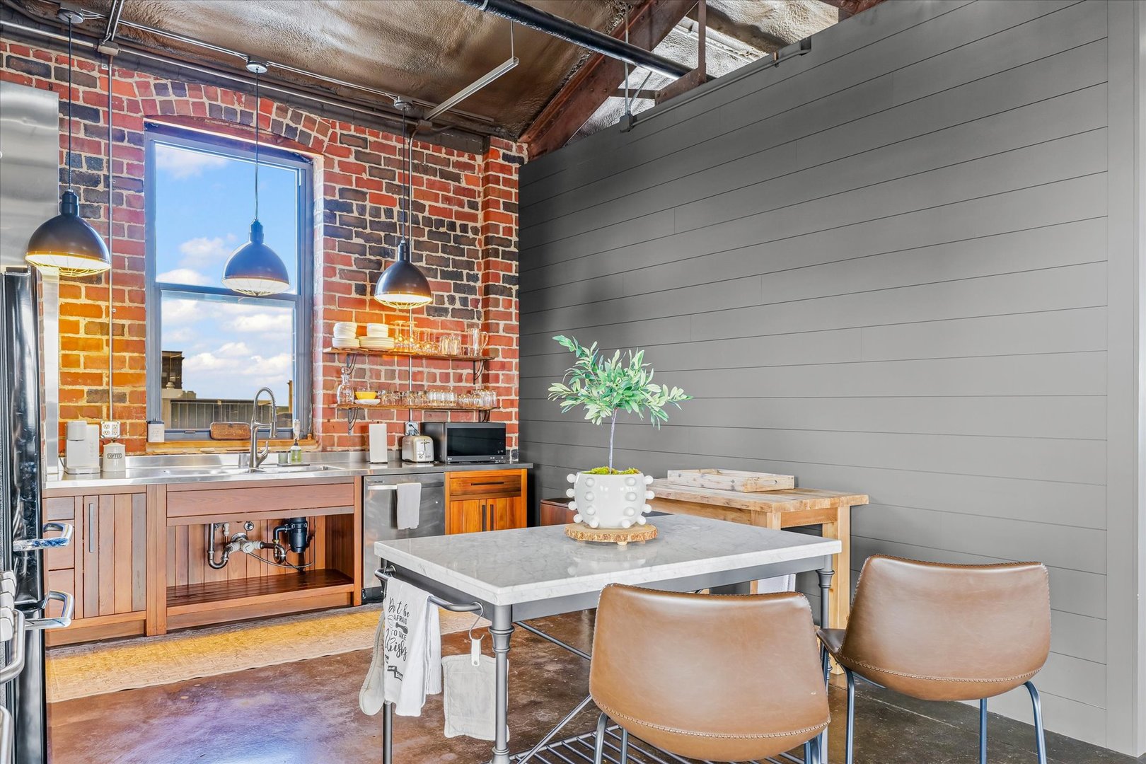 209 E Washington Street #5, Bloomington, IL 61701