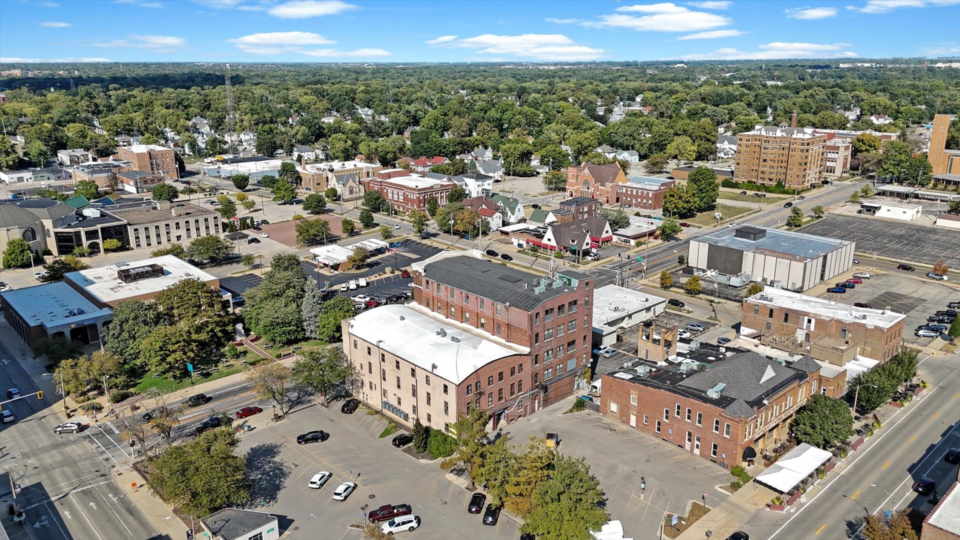 209 E Washington Street #5, Bloomington, IL 61701