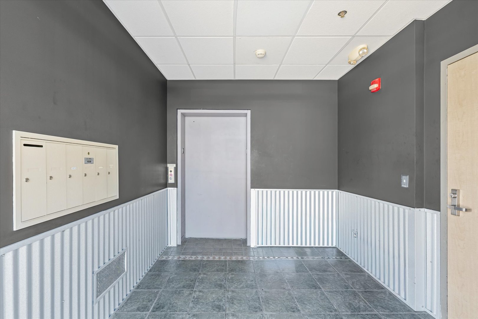 209 E Washington Street #5, Bloomington, IL 61701