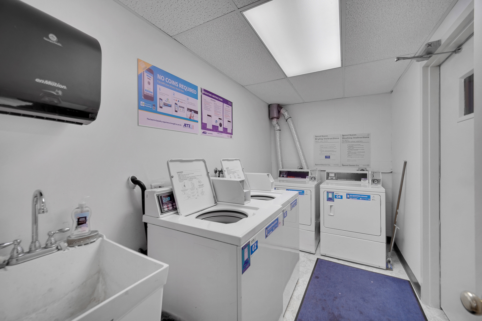 690 CHANDLER Road #302, Gurnee, IL 60031