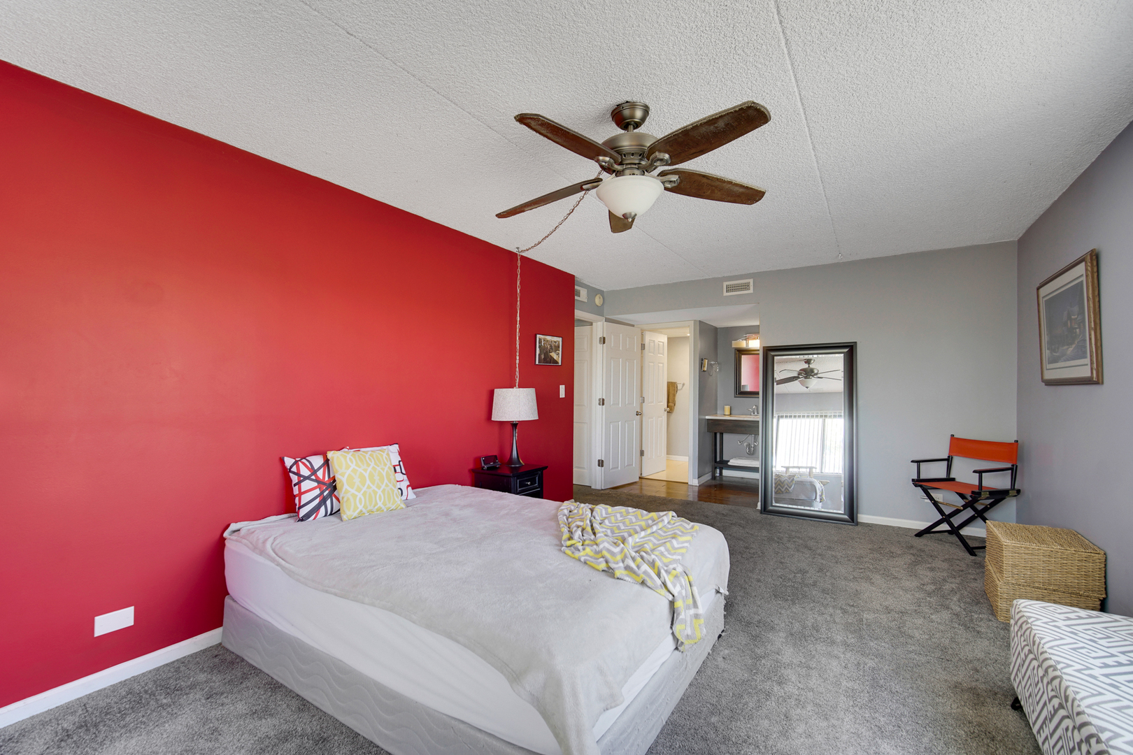 690 CHANDLER Road #302, Gurnee, IL 60031