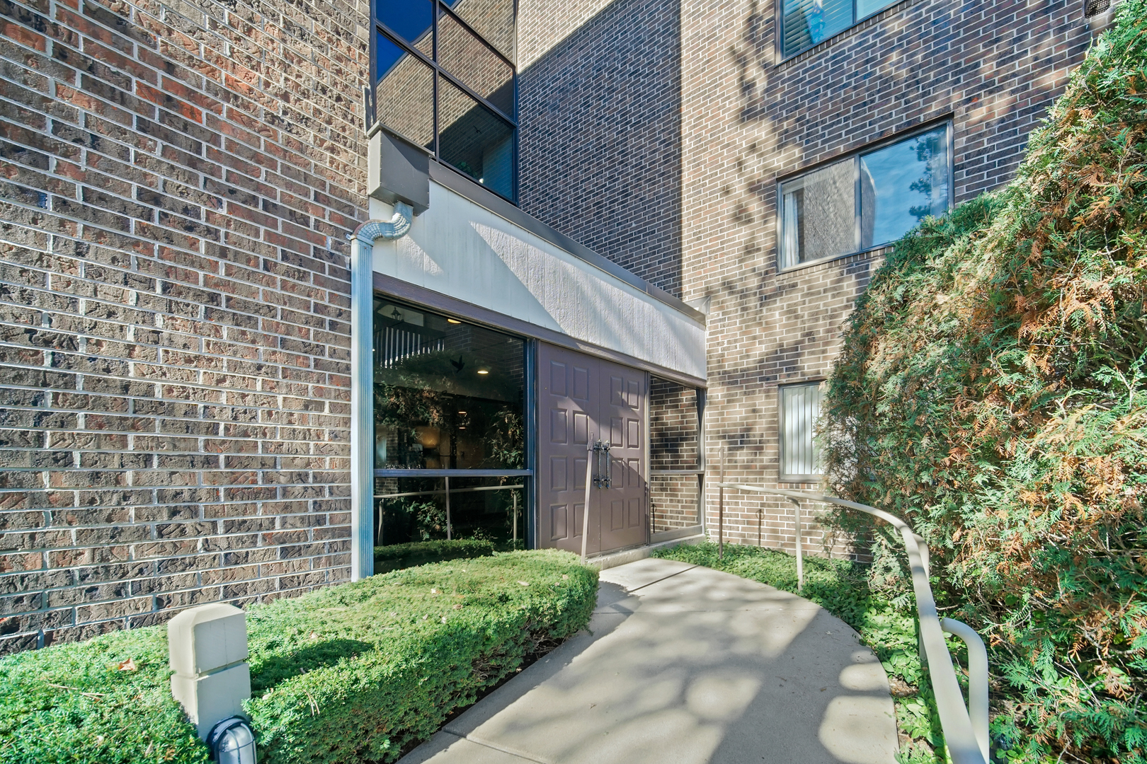 690 CHANDLER Road #302, Gurnee, IL 60031