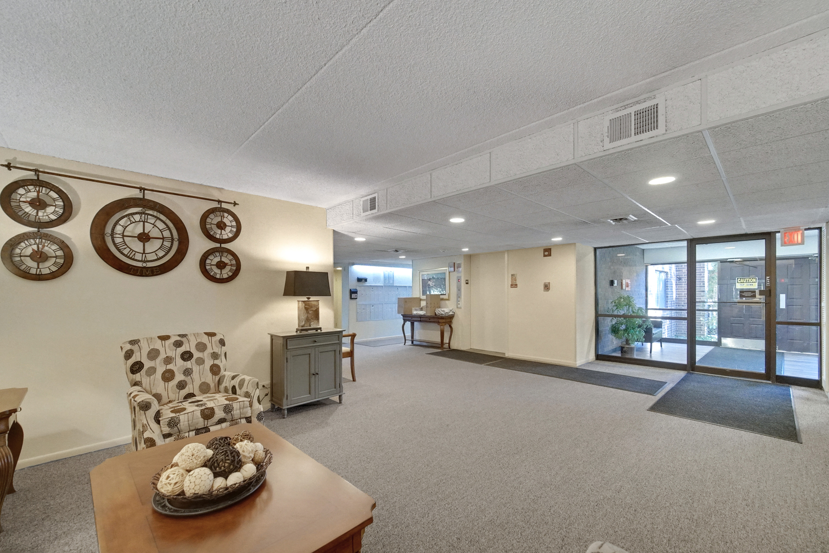 690 CHANDLER Road #302, Gurnee, IL 60031