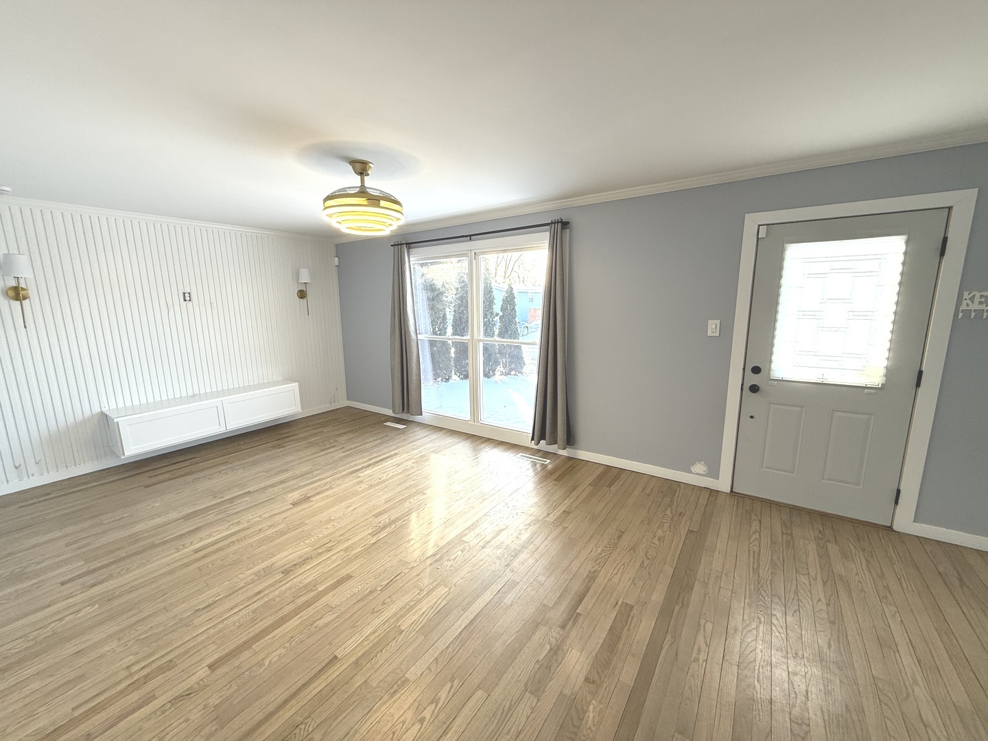 2106 Tepee Avenue, Carpentersville, IL 60110