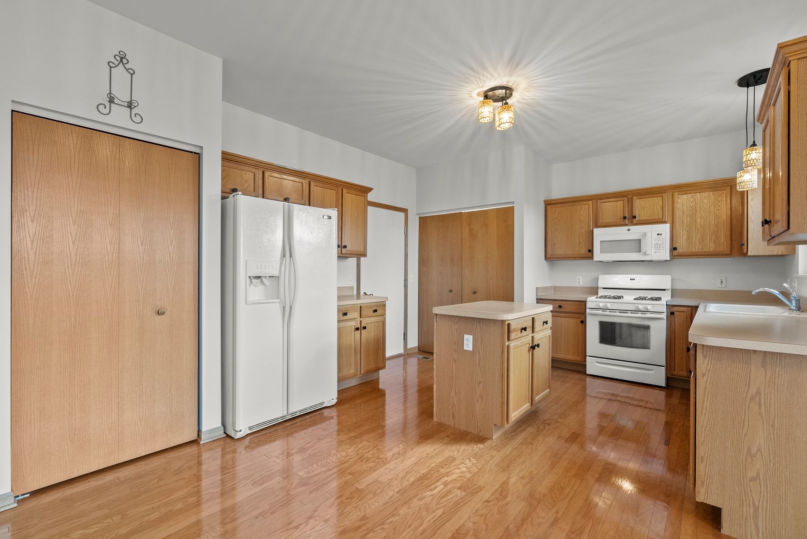 1534 W Cadillac Circle, Romeoville, IL 60446