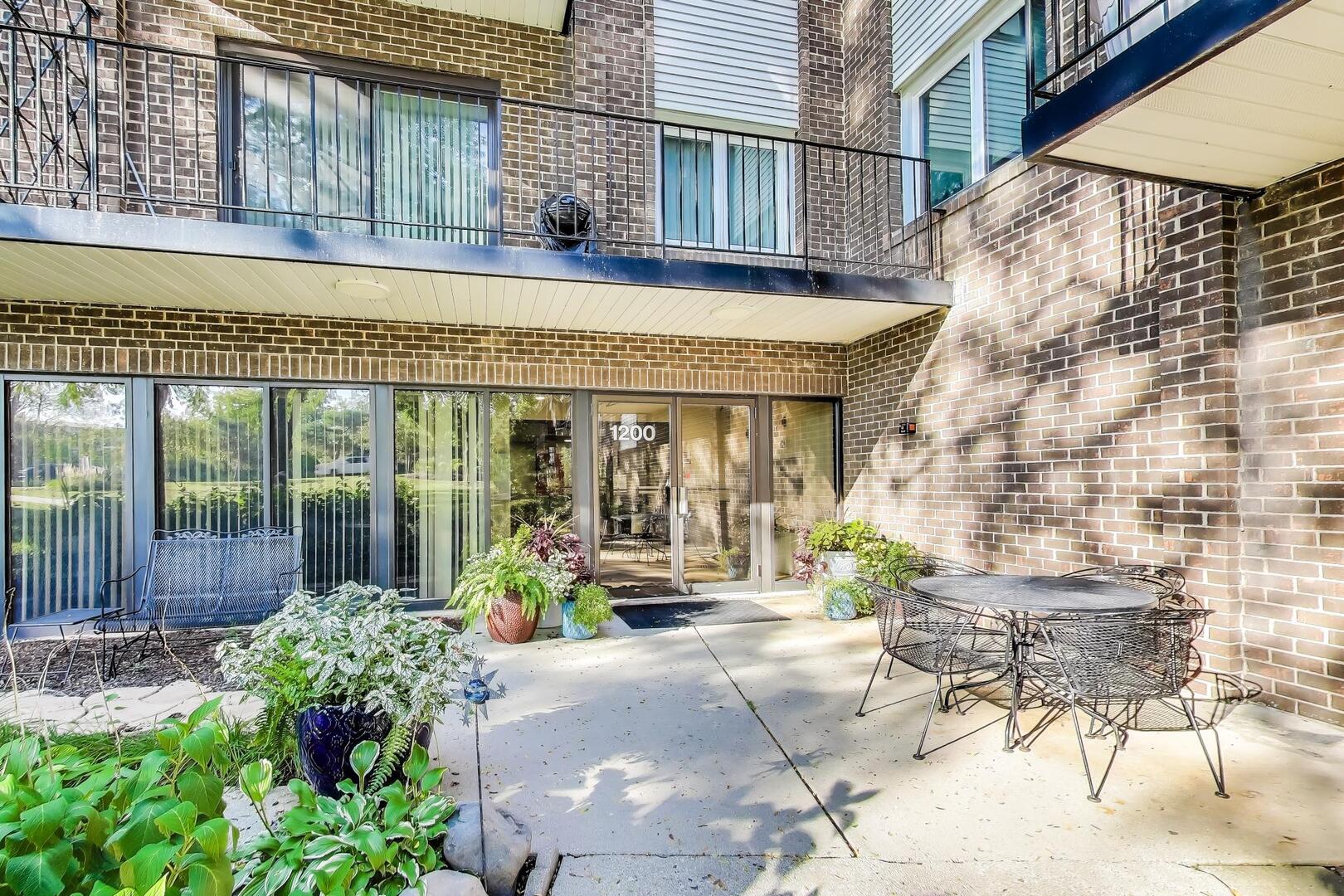 1200 W Northwest Highway #308, Mount Prospect, IL 60056