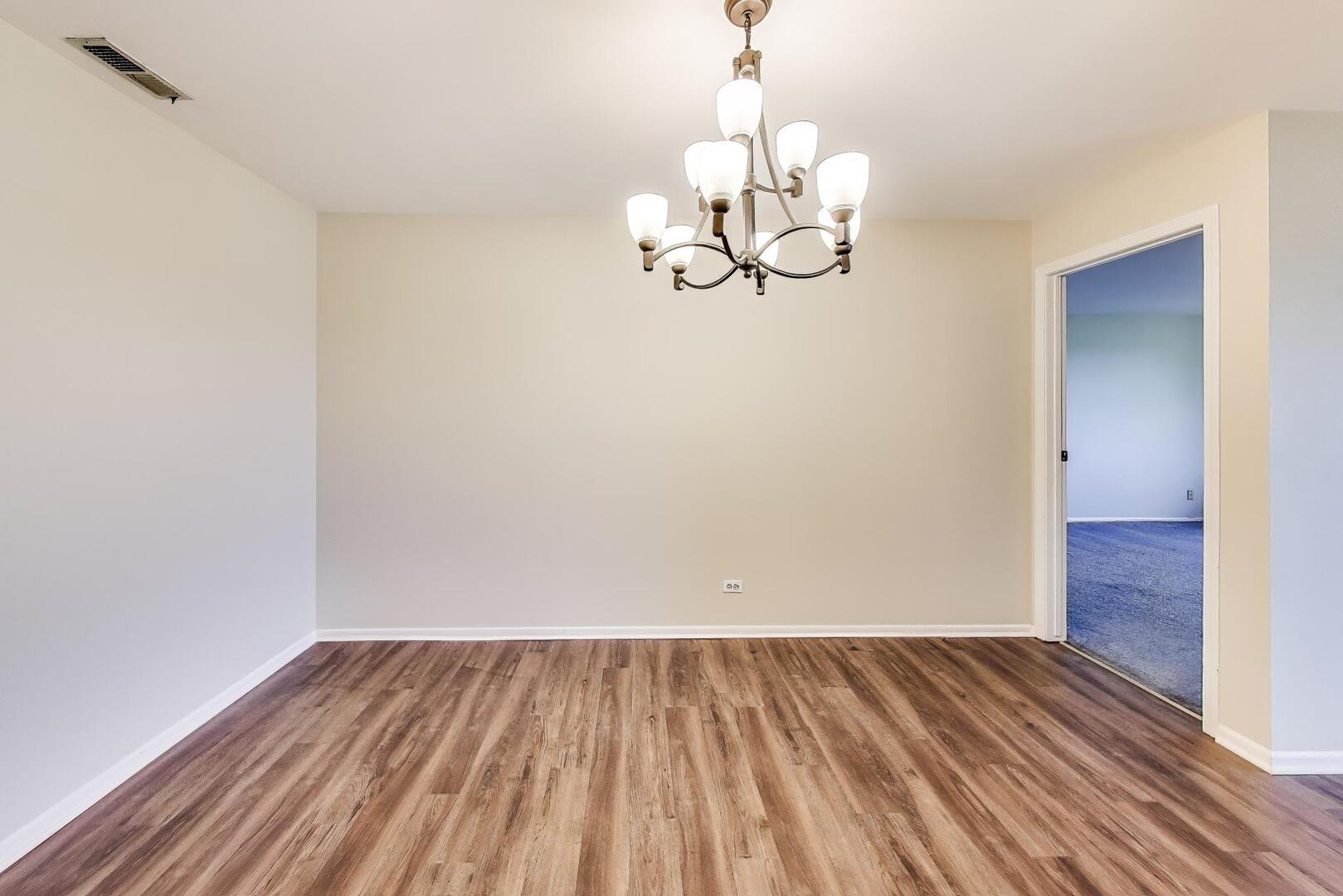 1200 W Northwest Highway #308, Mount Prospect, IL 60056