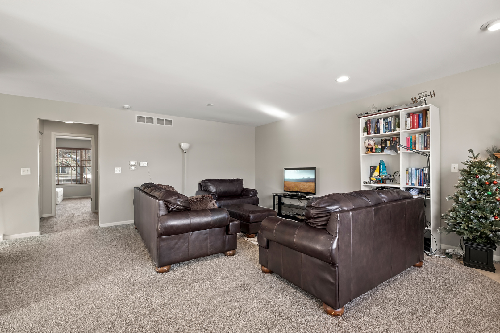 7917 Windsor Drive, Darien, IL 60561