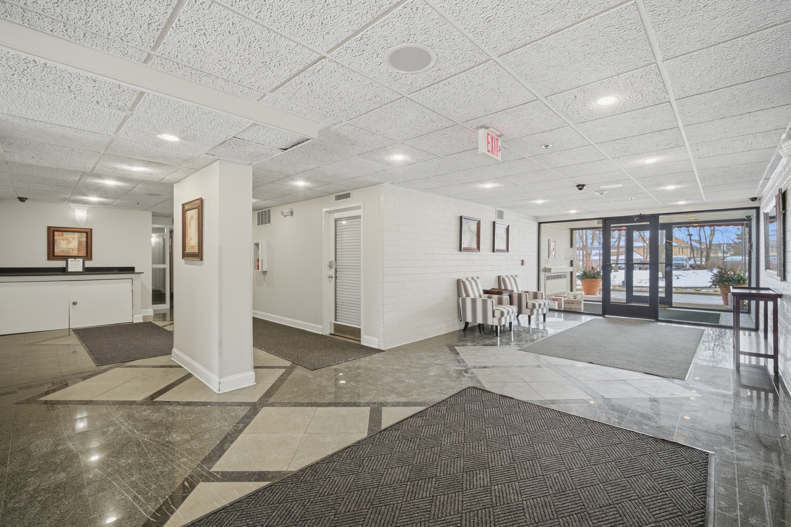 1800 Huntington Boulevard #208, Hoffman Estates, IL 60169