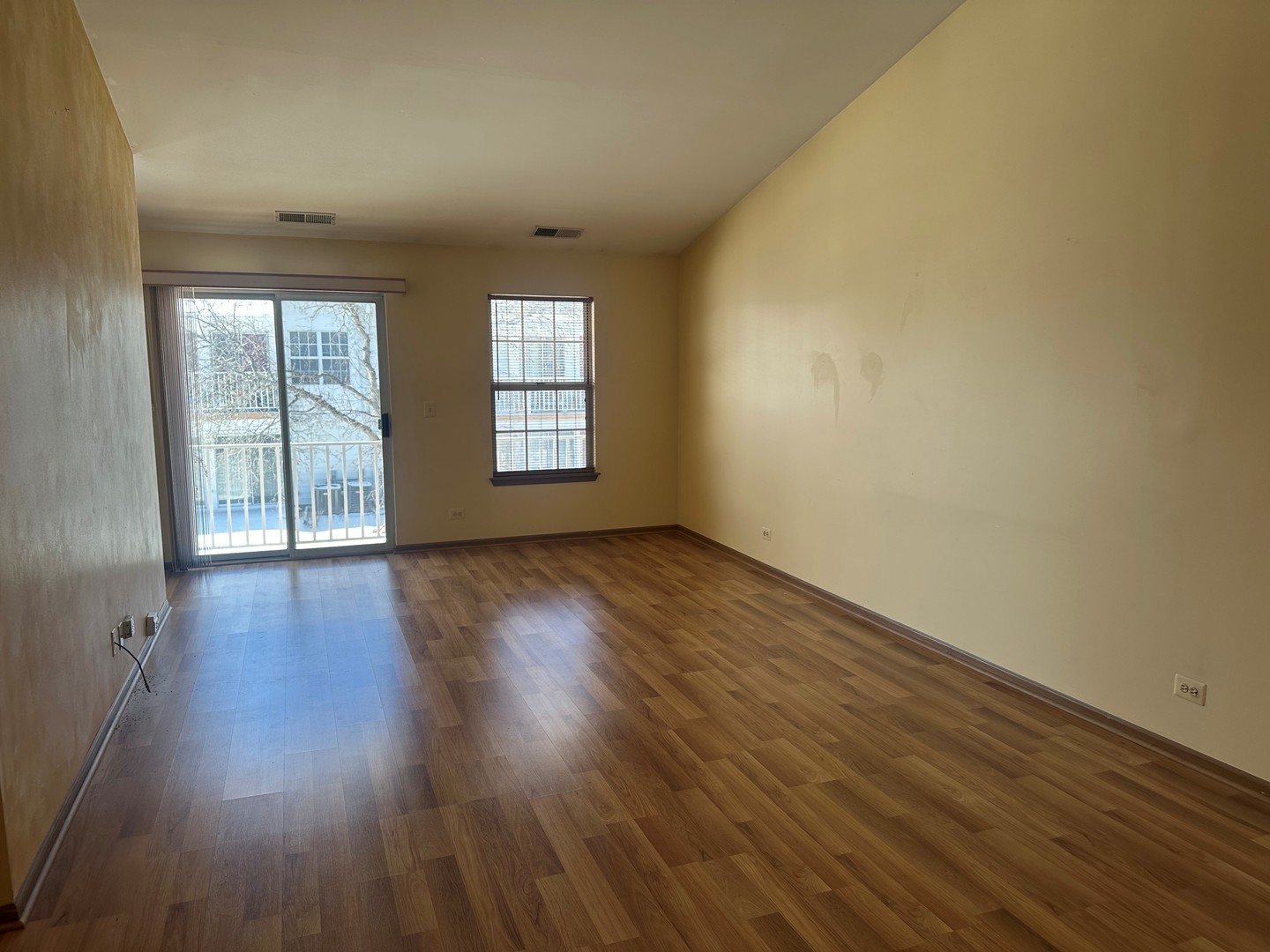 12 TRUMAN Court #B, Streamwood, IL 60107