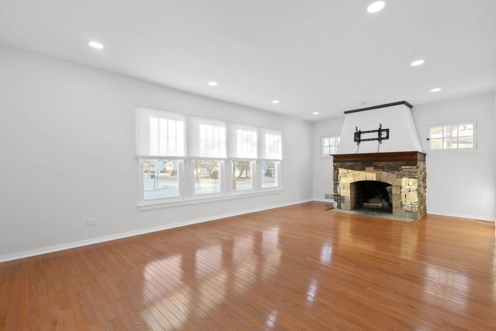 405 S Gilbert Avenue, La Grange, IL 60625