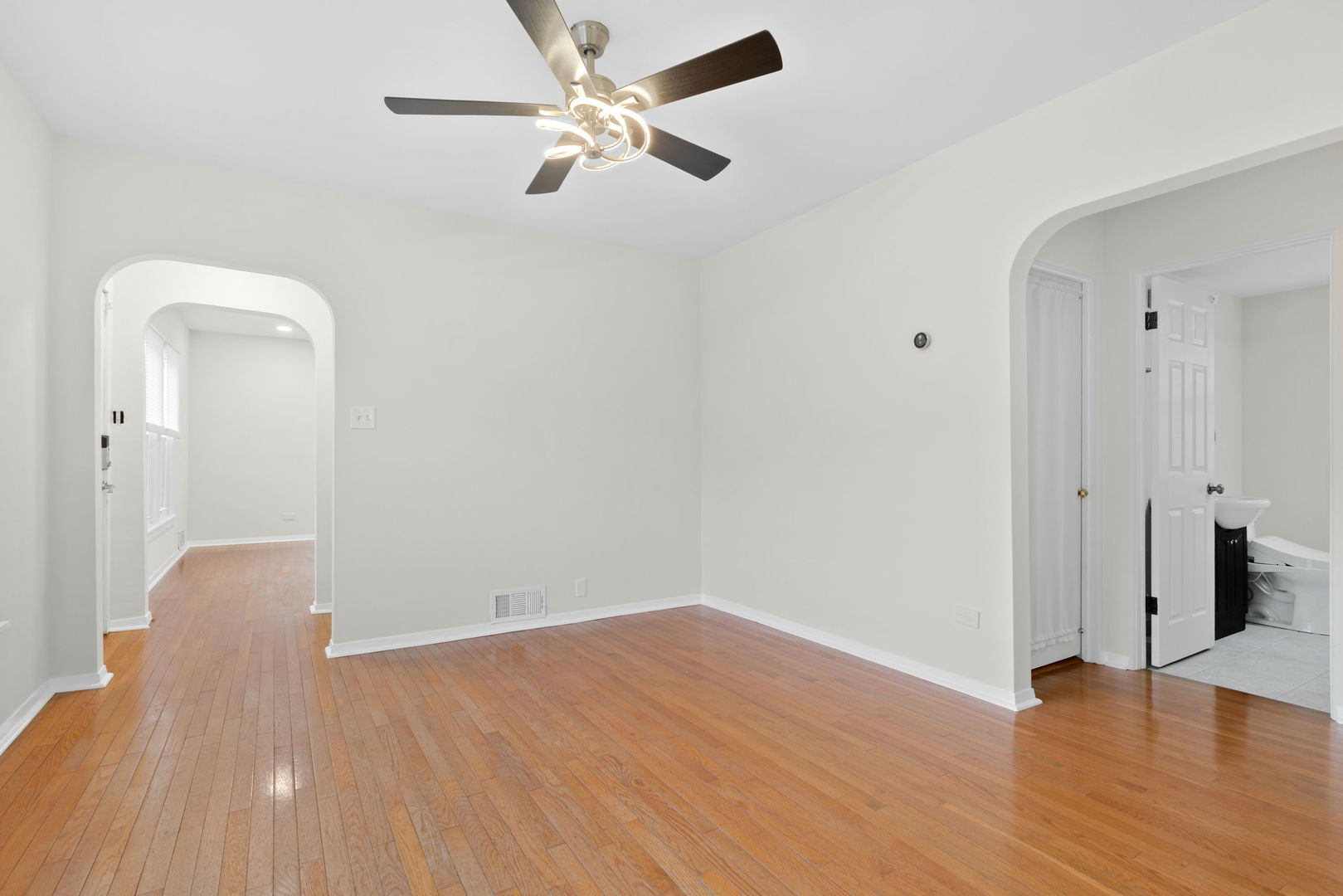 405 S Gilbert Avenue, La Grange, IL 60625