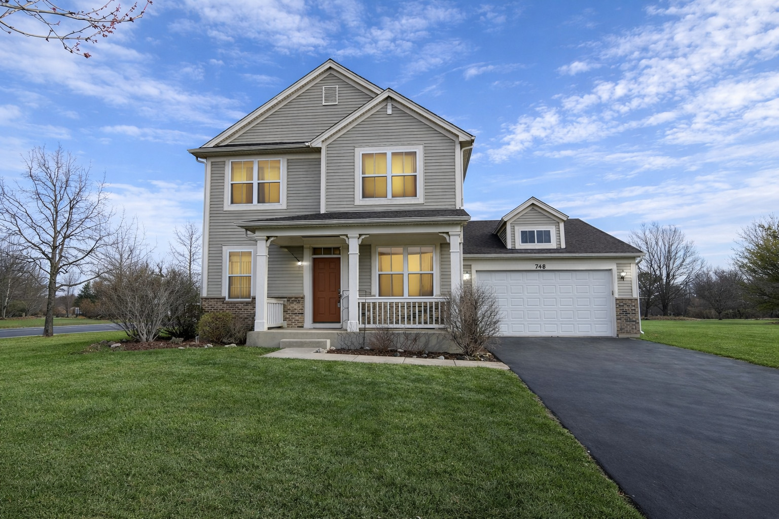 748 VERSAILLES Parkway, Oswego, IL 60543