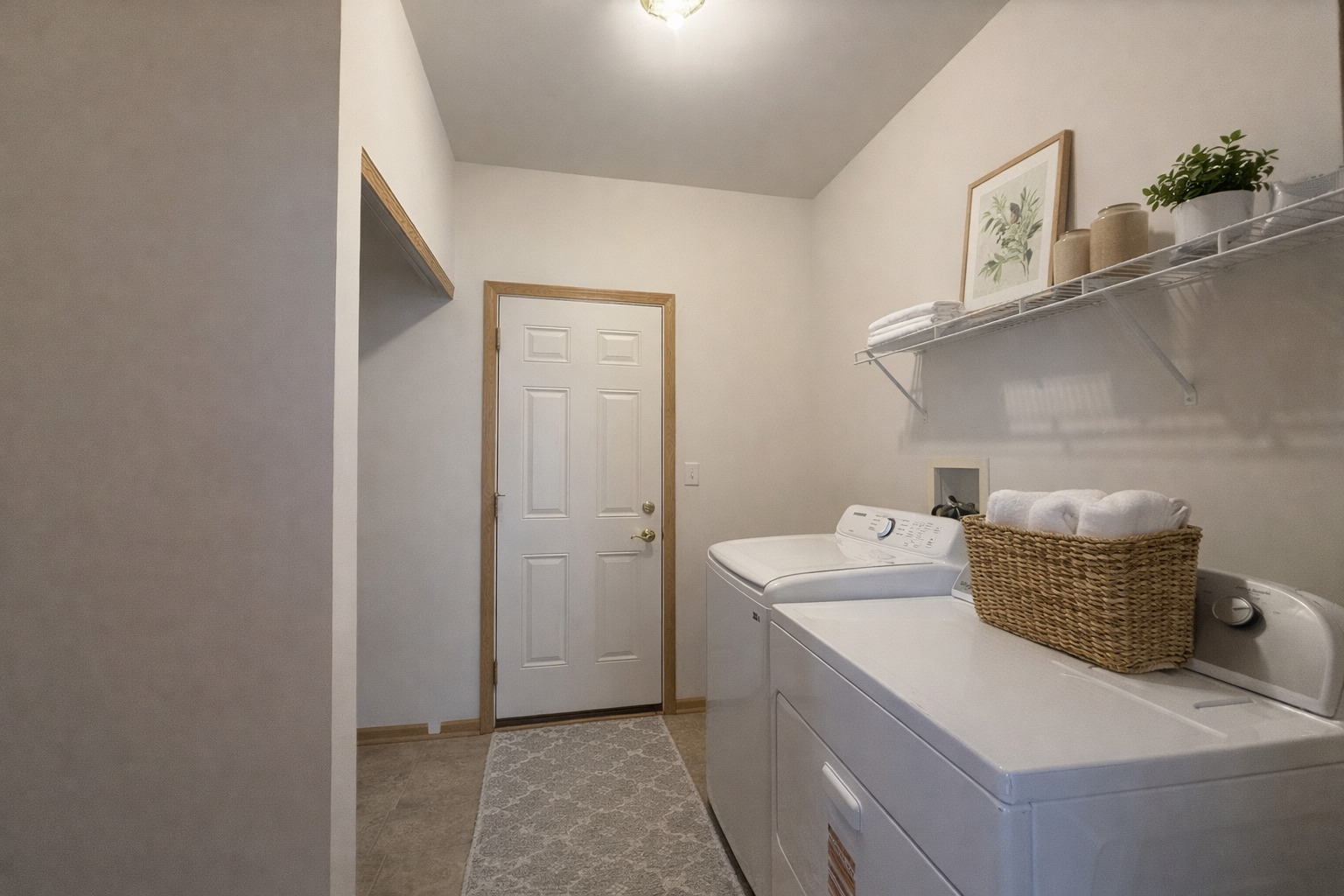 748 VERSAILLES Parkway, Oswego, IL 60543