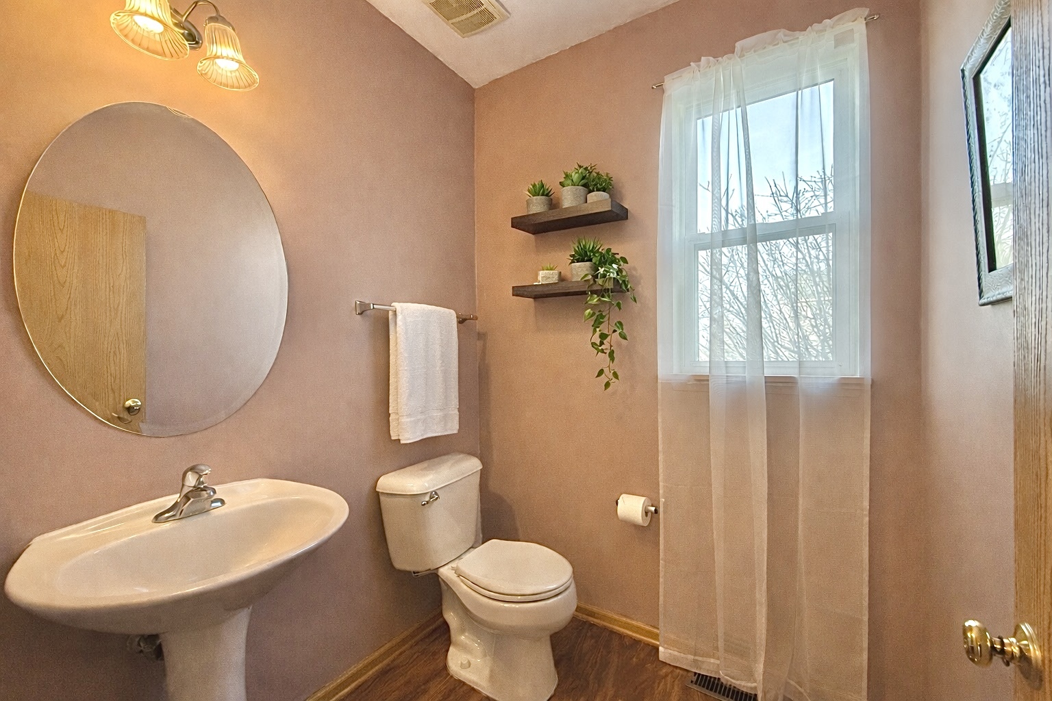 748 VERSAILLES Parkway, Oswego, IL 60543